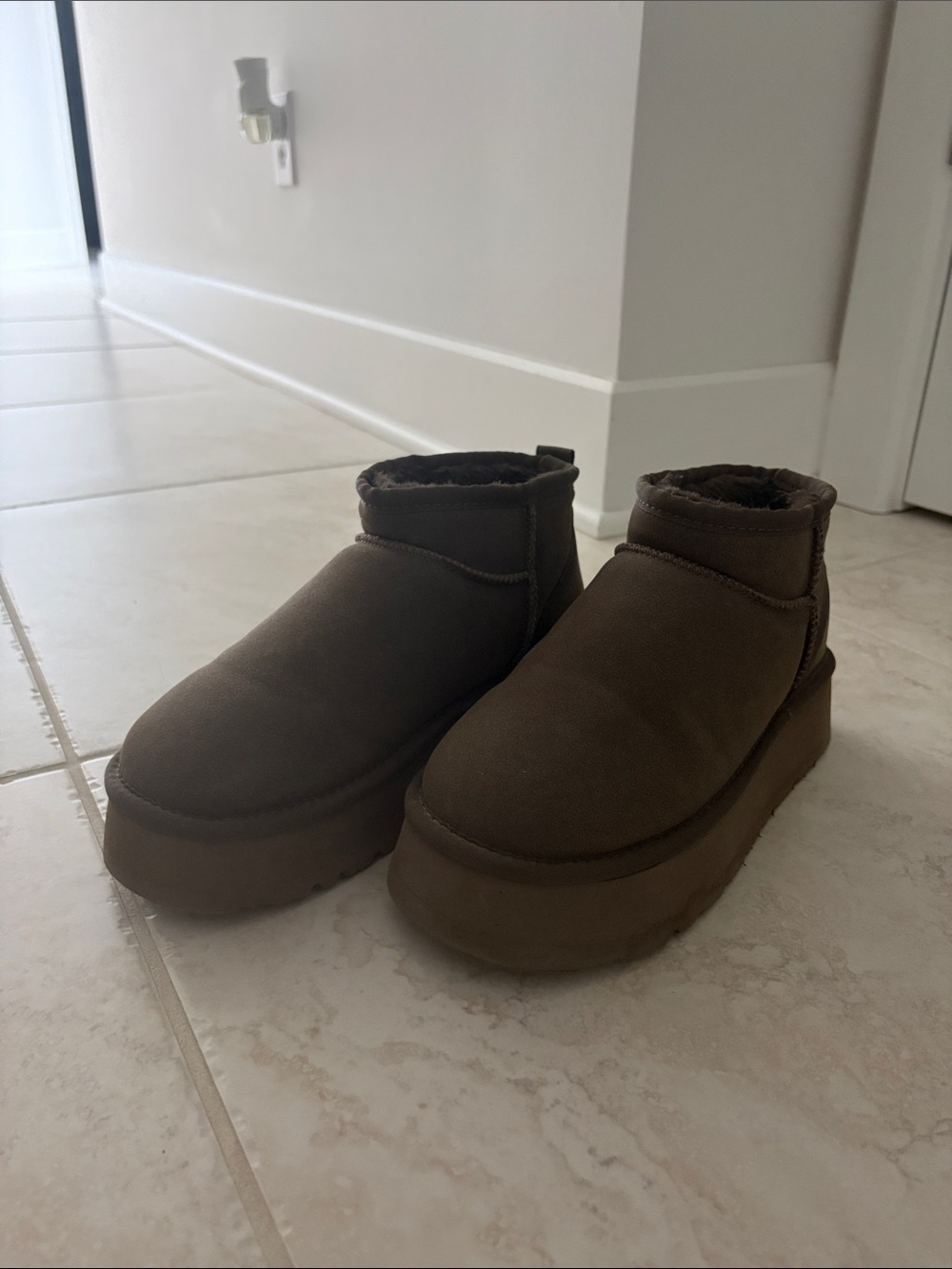 Dream Pairs Short Shearling Ankle Boots - Brown